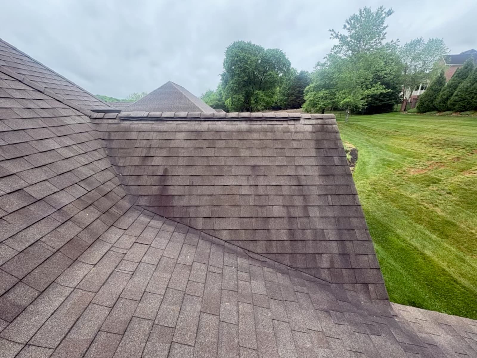 Soft Washing vs Pressure Washing for Commercial Buildings